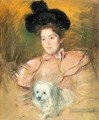 犬を抱くラズベリーの衣装を着た女性 印象派の母親たち メアリー・カサット